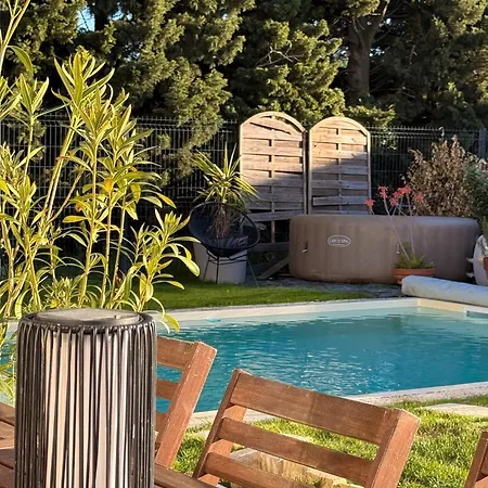Maison Avec Piscine Et Jacuzzi Proche Avignon