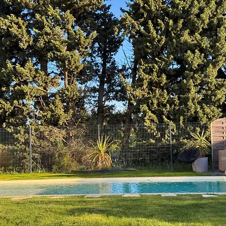 Maison Avec Piscine Et Jacuzzi Proche Avignon Sauveterre (Gard)
